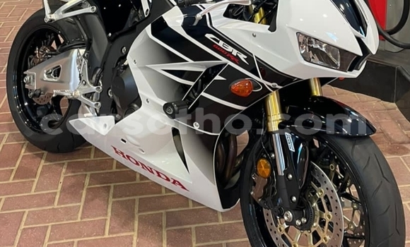 اشتري مستعمل Honda CBR White دراجة نارية في Butha Buthe في Butha-Buthe اشتري مستعمل Honda CBR White دراجة نارية في Butha Buthe في Butha-Buthe