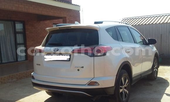Sayi Na hannu Toyota RAV4 White Mota in Maputsoa a Leribe Sayi Na hannu Toyota RAV4 White Mota in Maputsoa a Leribe