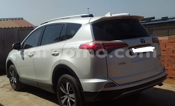 Sayi Na hannu Toyota RAV4 White Mota in Maputsoa a Leribe Sayi Na hannu Toyota RAV4 White Mota in Maputsoa a Leribe