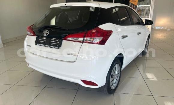 Sayi Na hannu Toyota Yaris White Mota in Maseru a Maseru Sayi Na hannu Toyota Yaris White Mota in Maseru a Maseru