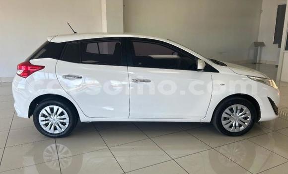 Sayi Na hannu Toyota Yaris White Mota in Maseru a Maseru Sayi Na hannu Toyota Yaris White Mota in Maseru a Maseru