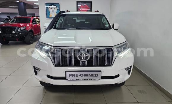 Sayi Na hannu Toyota Land Cruiser Prado White Mota in Maseru a Maseru Sayi Na hannu Toyota Land Cruiser Prado White Mota in Maseru a Maseru