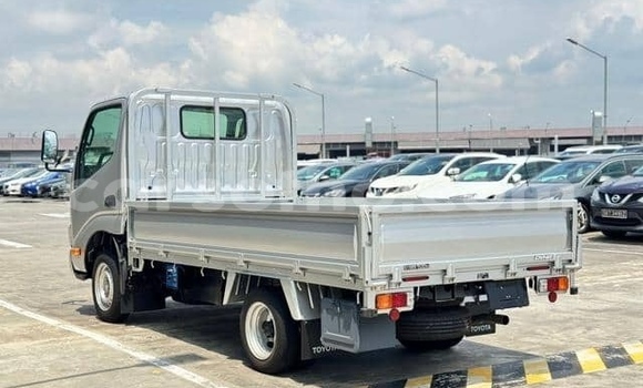 Sayi Na hannu Toyota Dyna Silver Babbar mota in Maputsoe a Leribe Sayi Na hannu Toyota Dyna Silver Babbar mota in Maputsoe a Leribe