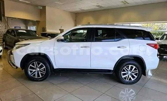 Buy Used Toyota Fortuner White Car in Maseru in Maseru Buy Used Toyota Fortuner White Car in Maseru in Maseru
