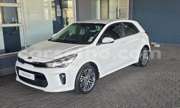 اشتري مستعمل Kia Rio White سيارة في Maseru في Maseru