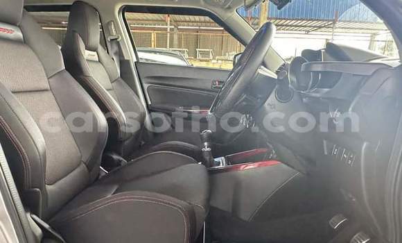 Sayi Na hannu Suzuki Swift Silver Mota in Maseru a Maseru Sayi Na hannu Suzuki Swift Silver Mota in Maseru a Maseru