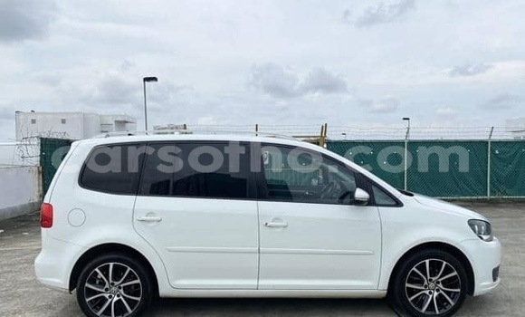 Sayi Na hannu Volkswagen Touran White Mota in Maputsoe a Leribe Sayi Na hannu Volkswagen Touran White Mota in Maputsoe a Leribe