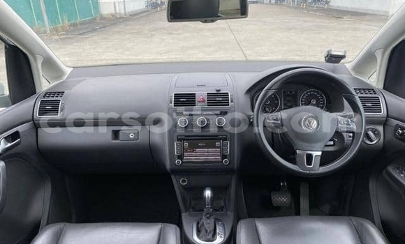 Sayi Na hannu Volkswagen Touran White Mota in Maputsoe a Leribe Sayi Na hannu Volkswagen Touran White Mota in Maputsoe a Leribe