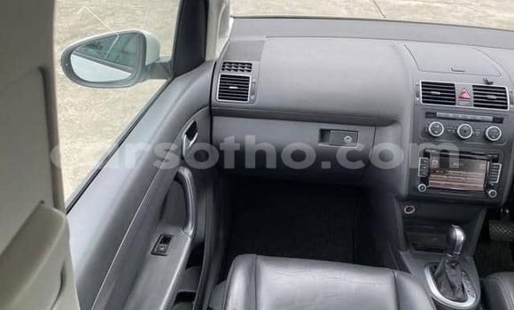 Sayi Na hannu Volkswagen Touran White Mota in Maputsoe a Leribe Sayi Na hannu Volkswagen Touran White Mota in Maputsoe a Leribe