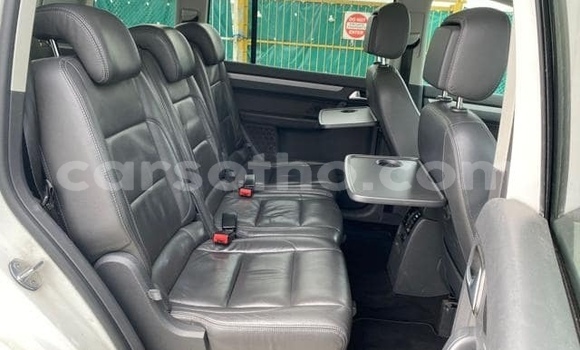 Sayi Na hannu Volkswagen Touran White Mota in Maputsoe a Leribe Sayi Na hannu Volkswagen Touran White Mota in Maputsoe a Leribe
