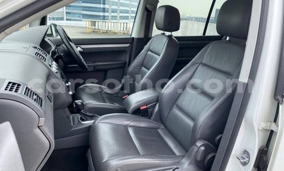 Sayi Na hannu Volkswagen Touran White Mota in Maputsoe a Leribe Sayi Na hannu Volkswagen Touran White Mota in Maputsoe a Leribe