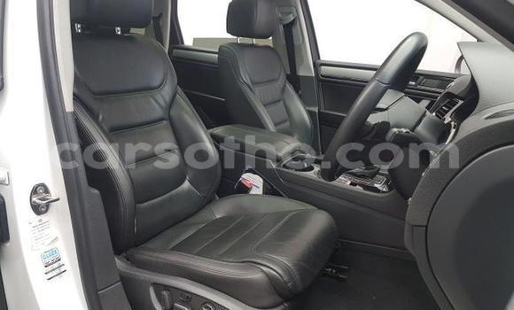 Acheter Occasion Voiture Volkswagen Touareg Blanc à Maputsoa, Leribe Acheter Occasion Voiture Volkswagen Touareg Blanc à Maputsoa, Leribe