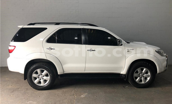 اشتري مستعمل Toyota Fortuner White سيارة في Maseru في Maseru اشتري مستعمل Toyota Fortuner White سيارة في Maseru في Maseru