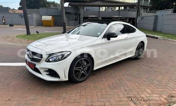 Sayi Na hannu Mercedes-Benz C–Class White Mota in Maseru a Maseru Sayi Na hannu Mercedes-Benz C–Class White Mota in Maseru a Maseru