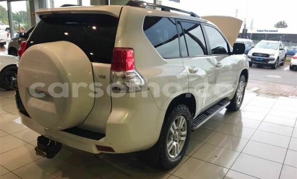 Acheter Occasion Voiture Toyota Land Cruiser Prado Blanc à Import - Dubai, Maseru Acheter Occasion Voiture Toyota Land Cruiser Prado Blanc à Import - Dubai, Maseru