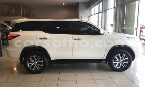 Acheter Occasion Voiture Toyota Fortuner Blanc à Maseru, Maseru Acheter Occasion Voiture Toyota Fortuner Blanc à Maseru, Maseru