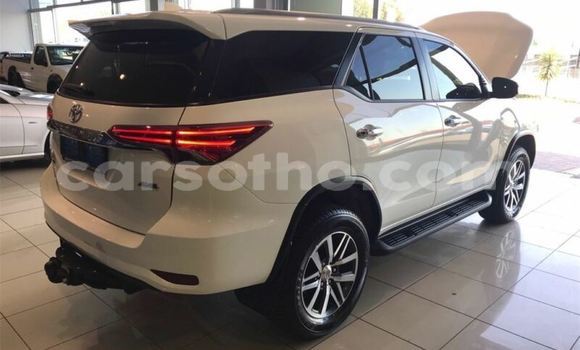 Acheter Occasion Voiture Toyota Fortuner Blanc à Maseru, Maseru Acheter Occasion Voiture Toyota Fortuner Blanc à Maseru, Maseru