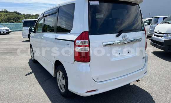اشتري مستعمل Toyota Noah White سيارة في Maseru في Maseru اشتري مستعمل Toyota Noah White سيارة في Maseru في Maseru