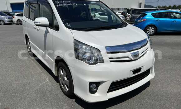 اشتري مستعمل Toyota Noah White سيارة في Maseru في Maseru اشتري مستعمل Toyota Noah White سيارة في Maseru في Maseru