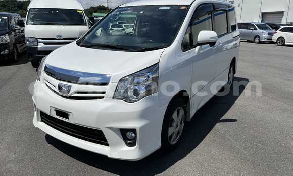 اشتري مستعمل Toyota Noah White سيارة في Maseru في Maseru اشتري مستعمل Toyota Noah White سيارة في Maseru في Maseru