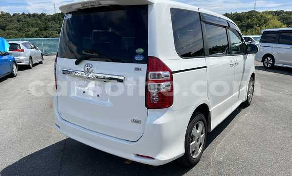 اشتري مستعمل Toyota Noah White سيارة في Maseru في Maseru اشتري مستعمل Toyota Noah White سيارة في Maseru في Maseru