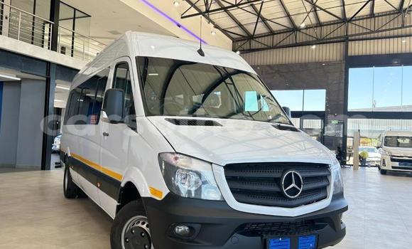 Sayi Na hannu Mercedes‒Benz Sprinter White Babbar mota in Maseru a Maseru