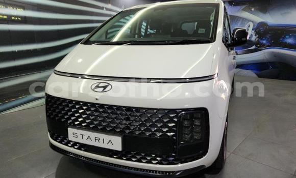 Sayi Na hannu Hyundai Stellar White Mota in Maseru a Maseru
