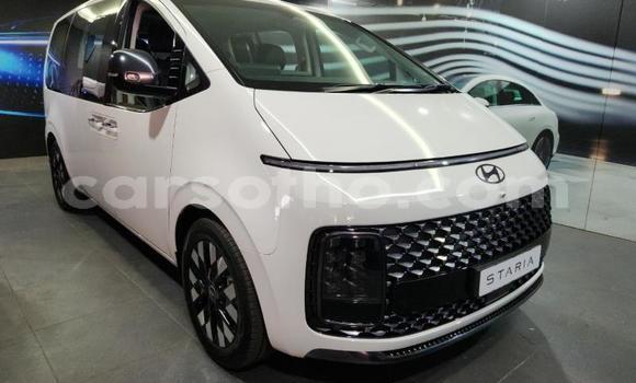 Sayi Na hannu Hyundai Stellar White Mota in Maseru a Maseru Sayi Na hannu Hyundai Stellar White Mota in Maseru a Maseru