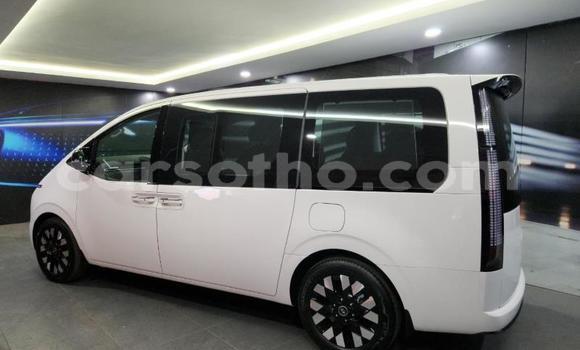 Sayi Na hannu Hyundai Stellar White Mota in Maseru a Maseru Sayi Na hannu Hyundai Stellar White Mota in Maseru a Maseru