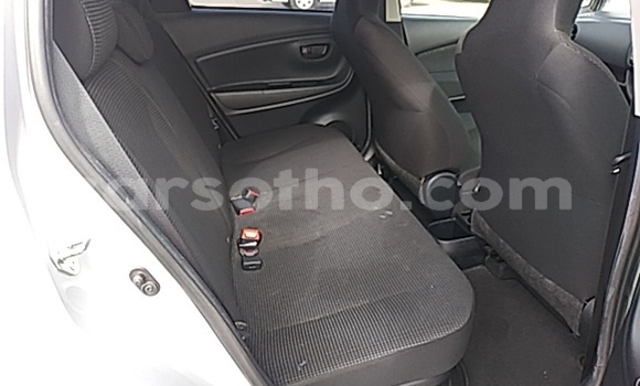 Sayi Na hannu Toyota Vitz Silver Mota in Maseru a Maseru Sayi Na hannu Toyota Vitz Silver Mota in Maseru a Maseru