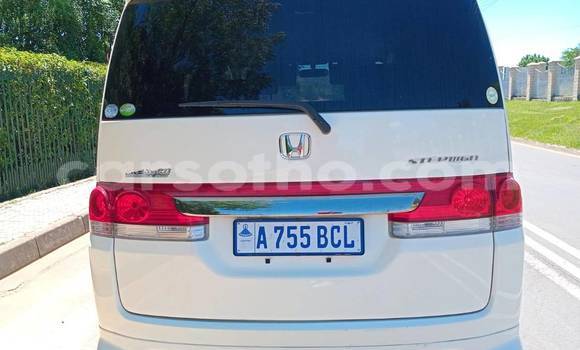 Sayi Na hannu Honda Stepwgn White Mota in Maseru a Maseru Sayi Na hannu Honda Stepwgn White Mota in Maseru a Maseru