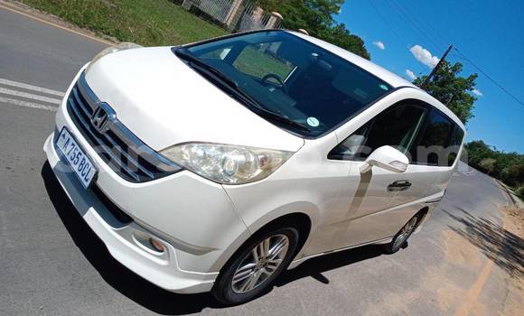 Sayi Na hannu Honda Stepwgn White Mota in Maseru a Maseru Sayi Na hannu Honda Stepwgn White Mota in Maseru a Maseru