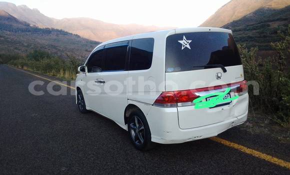 اشتري مستعمل Honda Odyssey White سيارة في Maputsoa في Leribe