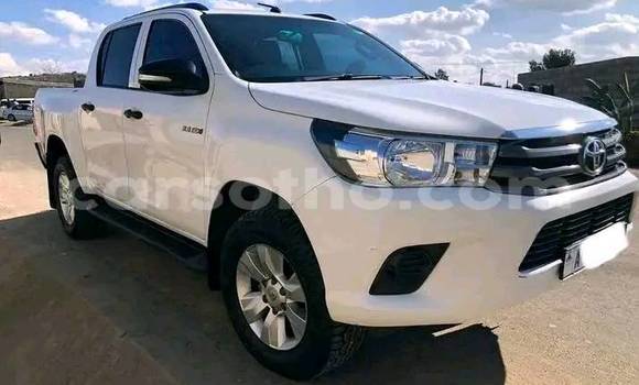 اشتري مستعمل Toyota Hilux White سيارة في Mohale's Hoek في Mohale's Hoek اشتري مستعمل Toyota Hilux White سيارة في Mohale's Hoek في Mohale's Hoek