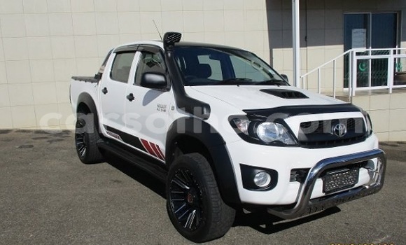 Buy Used Toyota Hilux White Car in Maseru in Maseru Buy Used Toyota Hilux White Car in Maseru in Maseru