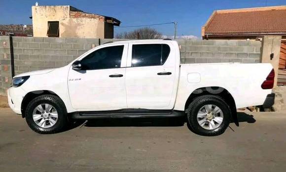 اشتري مستعمل Toyota Hilux White سيارة في Mohale's Hoek في Mohale's Hoek اشتري مستعمل Toyota Hilux White سيارة في Mohale's Hoek في Mohale's Hoek