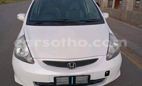 اشتري مستعمل Honda FIT White سيارة في Maputsoe في Leribe اشتري مستعمل Honda FIT White سيارة في Maputsoe في Leribe
