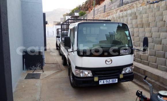 Buy Used Toyota Hillux White Truck in Maseru in Maseru Buy Used Toyota Hillux White Truck in Maseru in Maseru