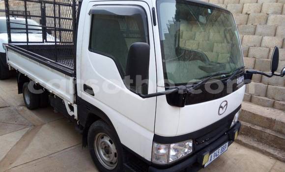 Buy Used Toyota Hillux White Truck in Maseru in Maseru Buy Used Toyota Hillux White Truck in Maseru in Maseru