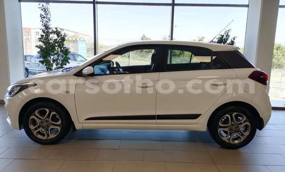 Buy Used Hyundai i20 White Car in Maputsoa in Leribe Buy Used Hyundai i20 White Car in Maputsoa in Leribe