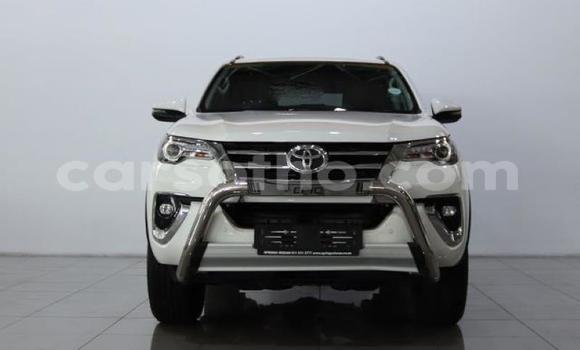 Acheter Occasion Voiture Toyota Fortuner Blanc à Maseru, Maseru