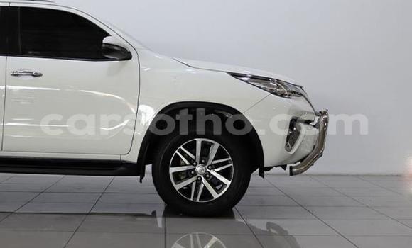 Acheter Occasion Voiture Toyota Fortuner Blanc à Maseru, Maseru Acheter Occasion Voiture Toyota Fortuner Blanc à Maseru, Maseru