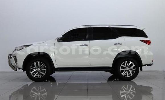 Acheter Occasion Voiture Toyota Fortuner Blanc à Maseru, Maseru Acheter Occasion Voiture Toyota Fortuner Blanc à Maseru, Maseru