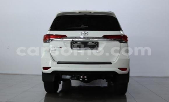 Acheter Occasion Voiture Toyota Fortuner Blanc à Maseru, Maseru Acheter Occasion Voiture Toyota Fortuner Blanc à Maseru, Maseru