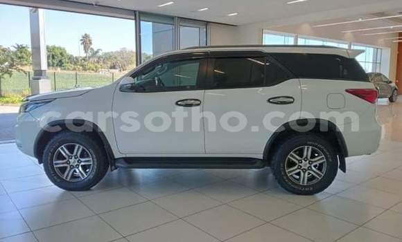 Acheter Occasion Voiture Toyota Fortuner Blanc à Maseru, Maseru Acheter Occasion Voiture Toyota Fortuner Blanc à Maseru, Maseru
