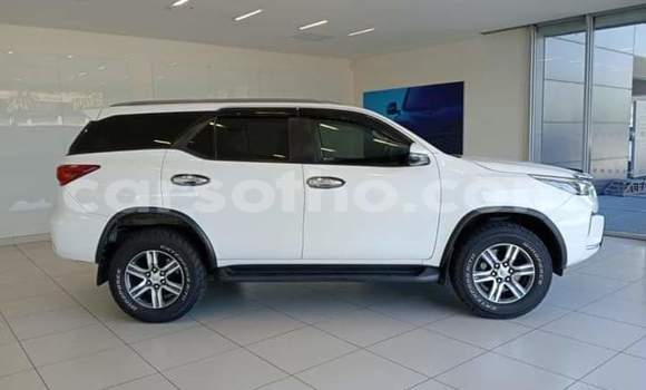 Acheter Occasion Voiture Toyota Fortuner Blanc à Maseru, Maseru Acheter Occasion Voiture Toyota Fortuner Blanc à Maseru, Maseru