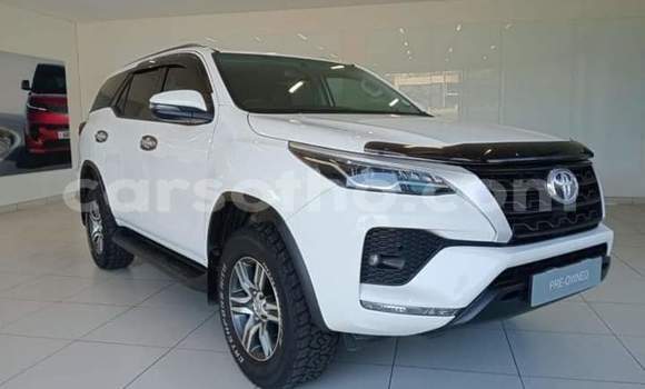 Acheter Occasion Voiture Toyota Fortuner Blanc à Maseru, Maseru Acheter Occasion Voiture Toyota Fortuner Blanc à Maseru, Maseru