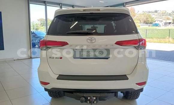 Acheter Occasion Voiture Toyota Fortuner Blanc à Maseru, Maseru Acheter Occasion Voiture Toyota Fortuner Blanc à Maseru, Maseru