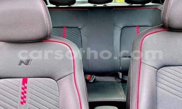 Sayi Na hannu Hyundai i20 Red Mota in Maseru a Maseru Sayi Na hannu Hyundai i20 Red Mota in Maseru a Maseru