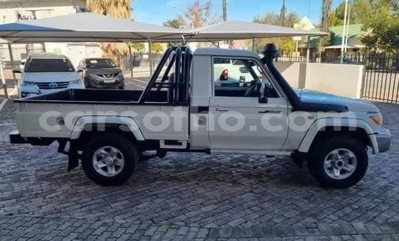 Buy Used Toyota Land Cruiser White Car in Maseru in Maseru Buy Used Toyota Land Cruiser White Car in Maseru in Maseru